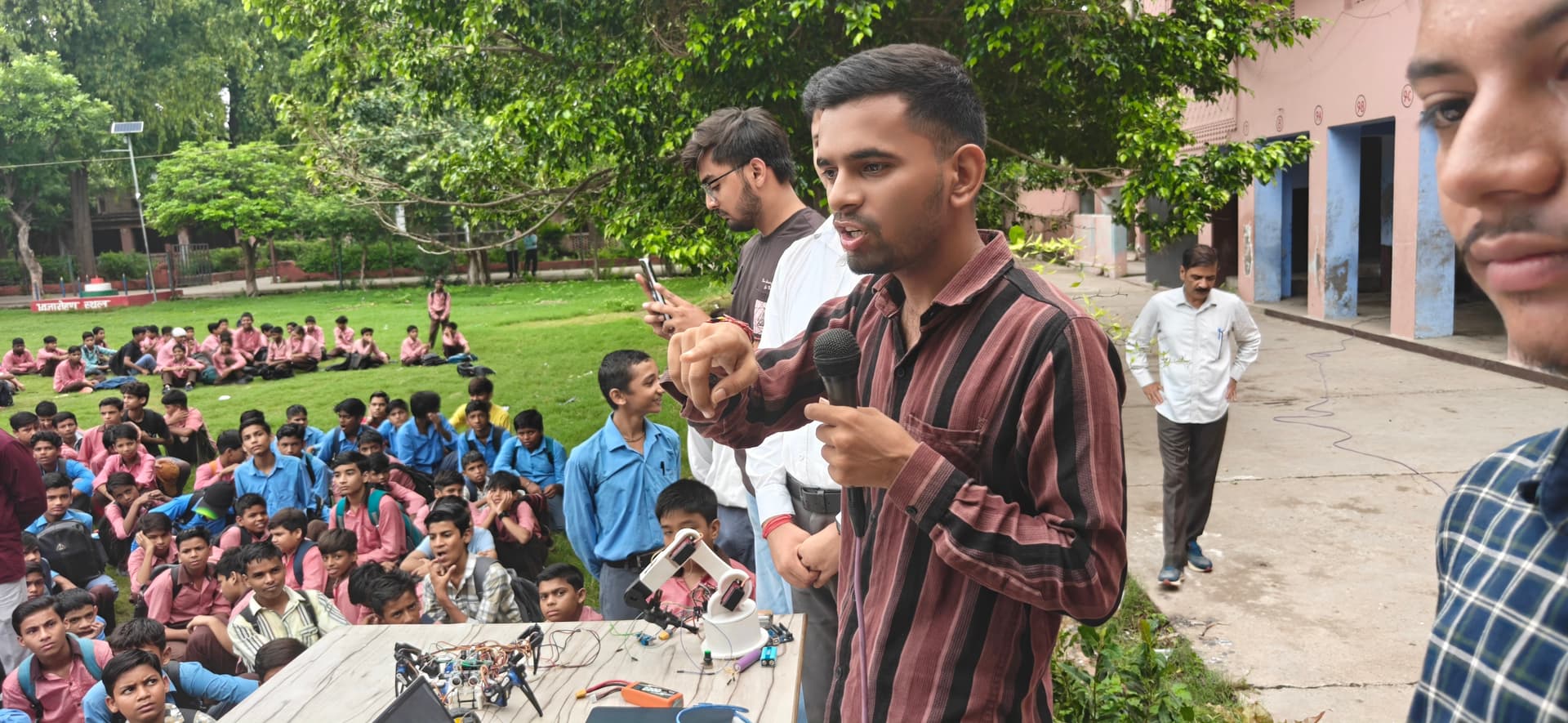 Demonstrating open-hardware robotics and sensor control at Raghuveer Sahay Inter College