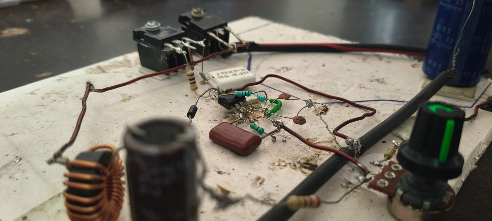 High-power switching inductor & capacitor array