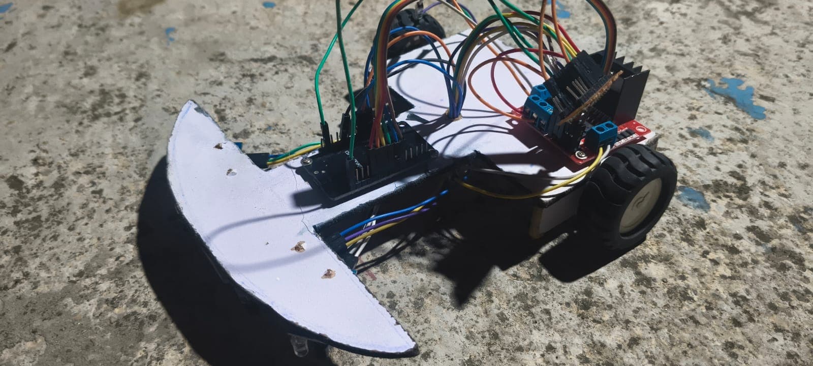 Microcontroller wiring & motor driver test bench