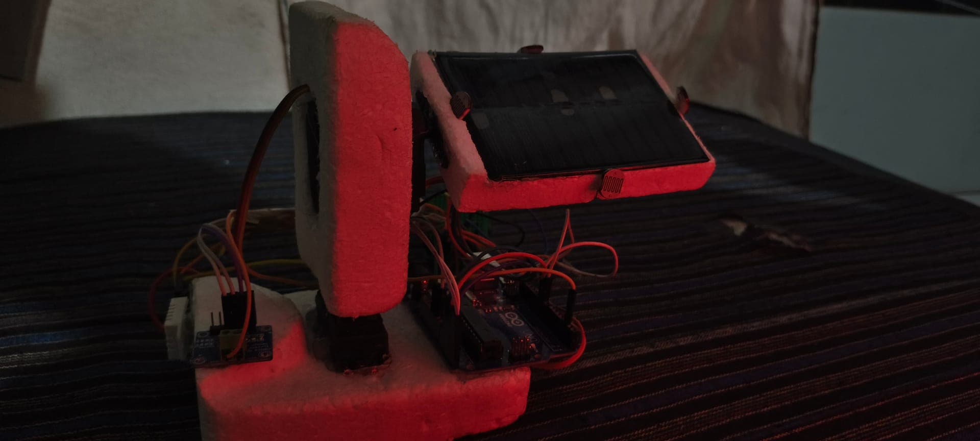 Dual-axis solar tracking mechanical frame